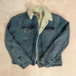 Brand new Levi’s Jean Jacket w/ sherpa lining